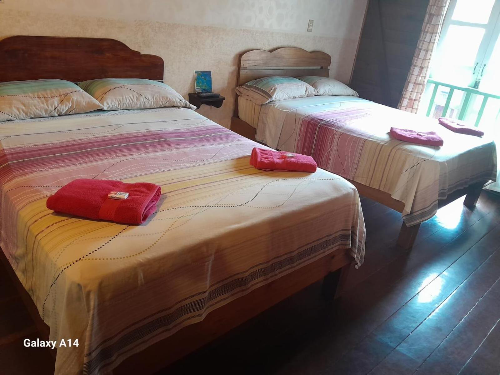 Hostal Hansi Bocas Town Exterior foto