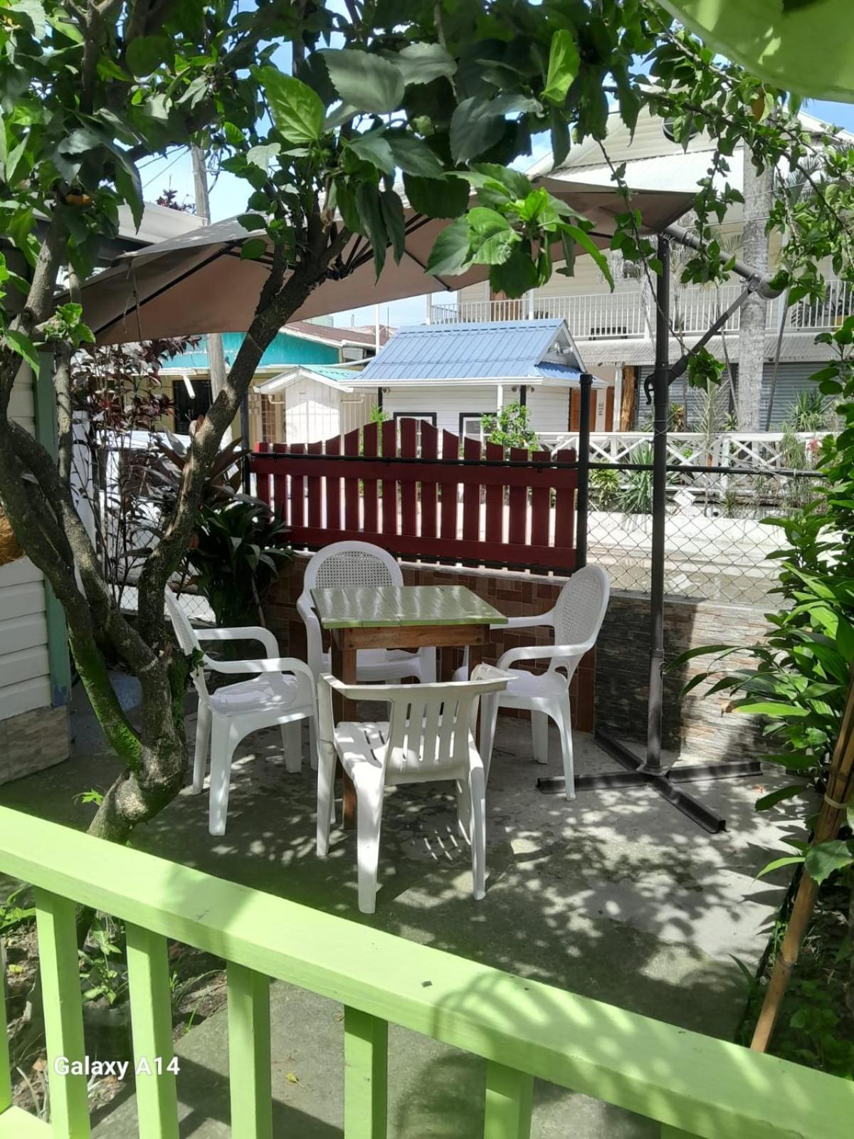 Hostal Hansi Bocas Town Exterior foto