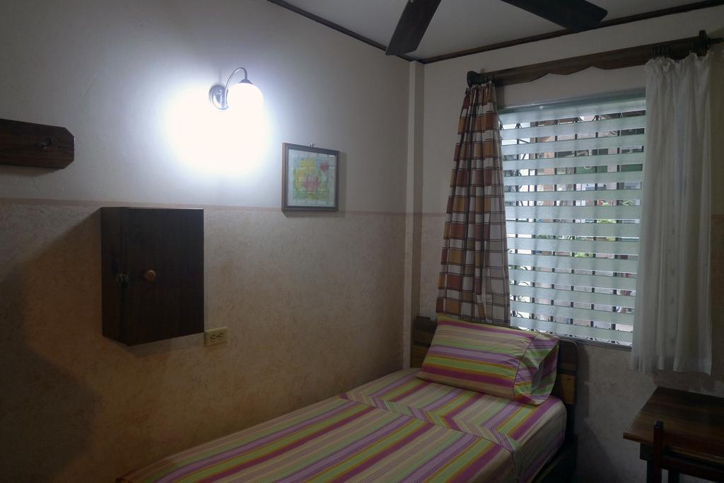 Hostal Hansi Bocas Town Exterior foto