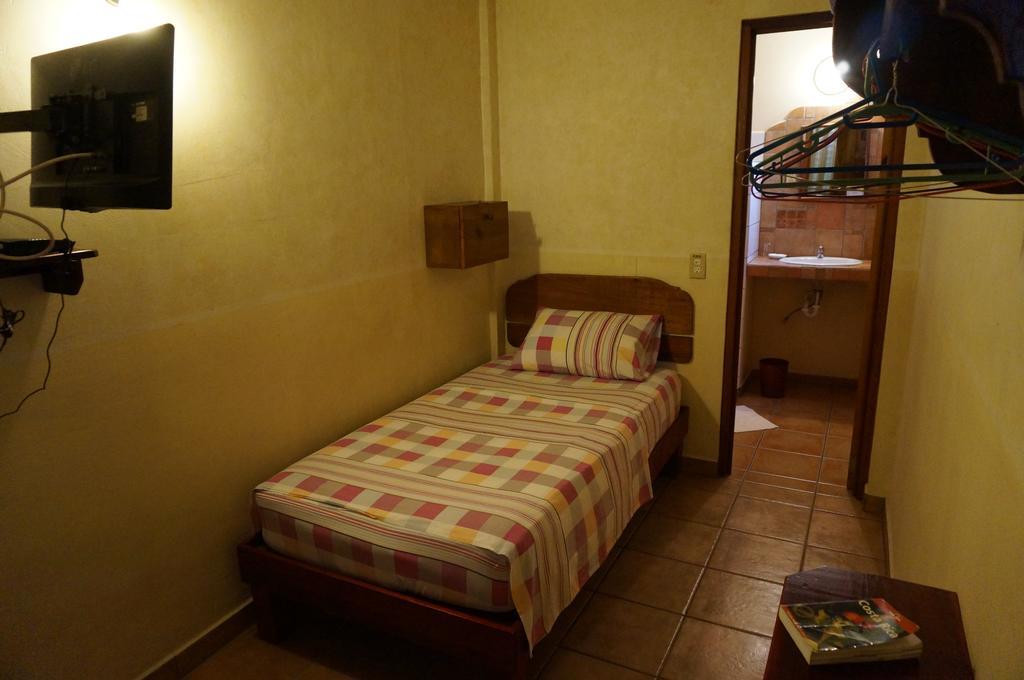 Hostal Hansi Bocas Town Exterior foto